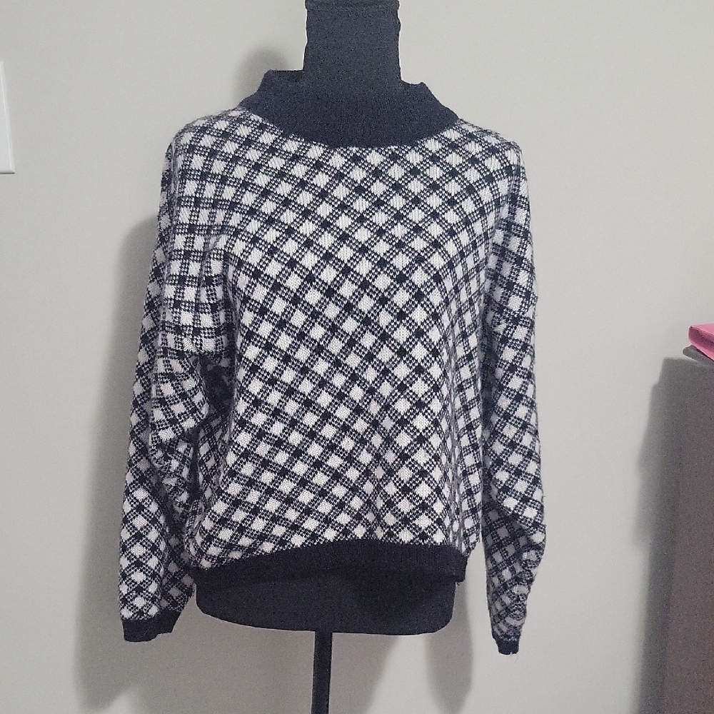 Black and White Vintsge Women's Sweater